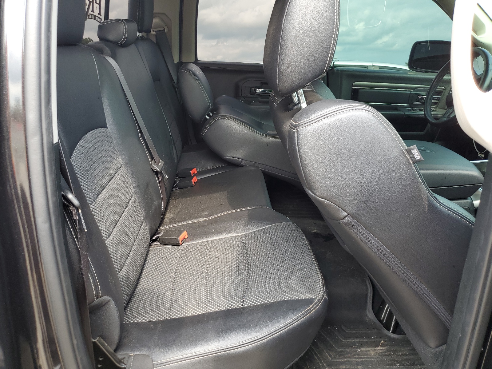 1C6RR7HT6HS743208 2017 Ram 1500 Sport