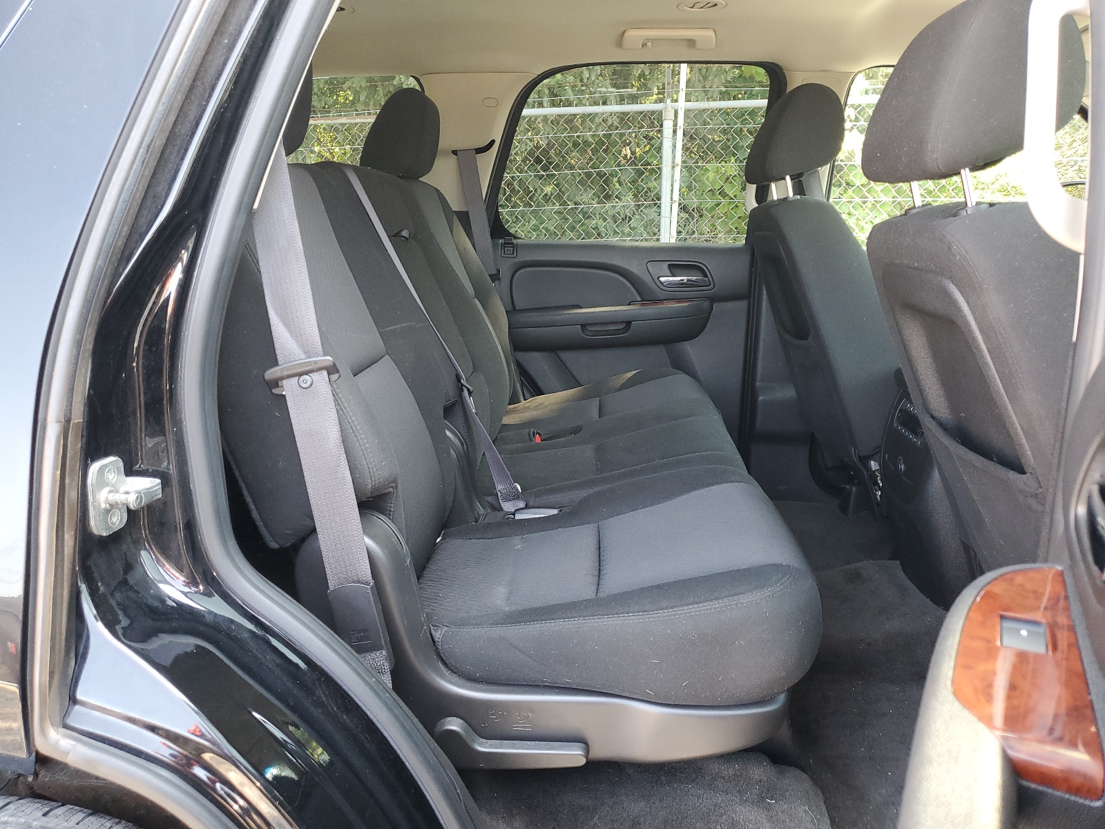 1GNSKAE05BR359965 2011 Chevrolet Tahoe K1500 Ls