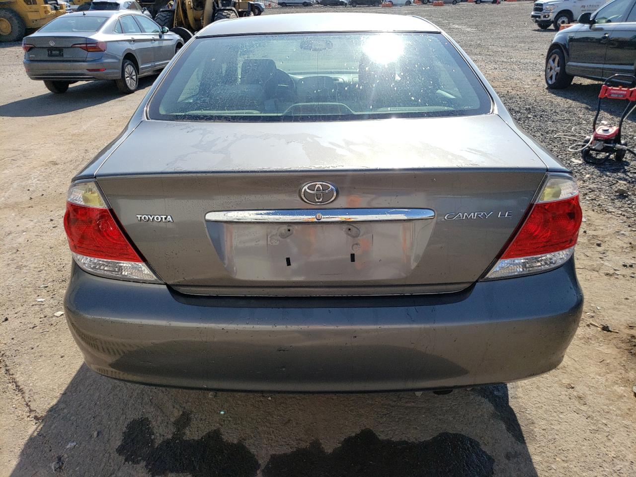 2005 Toyota Camry Le VIN: 4T1BF32K15U602957 Lot: 63795194