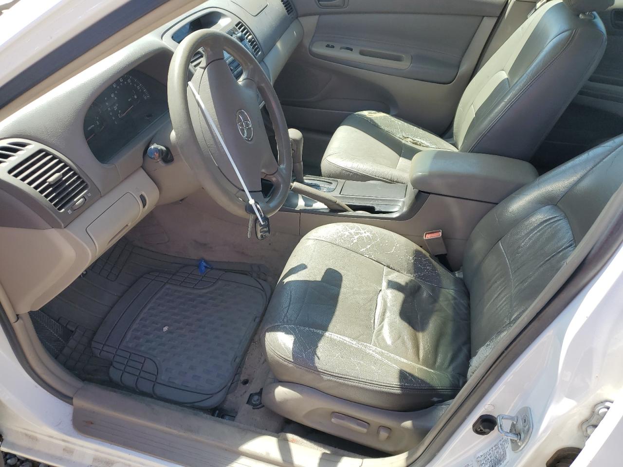 2003 Toyota Camry Le VIN: 4T1BE32K63U185268 Lot: 61862654