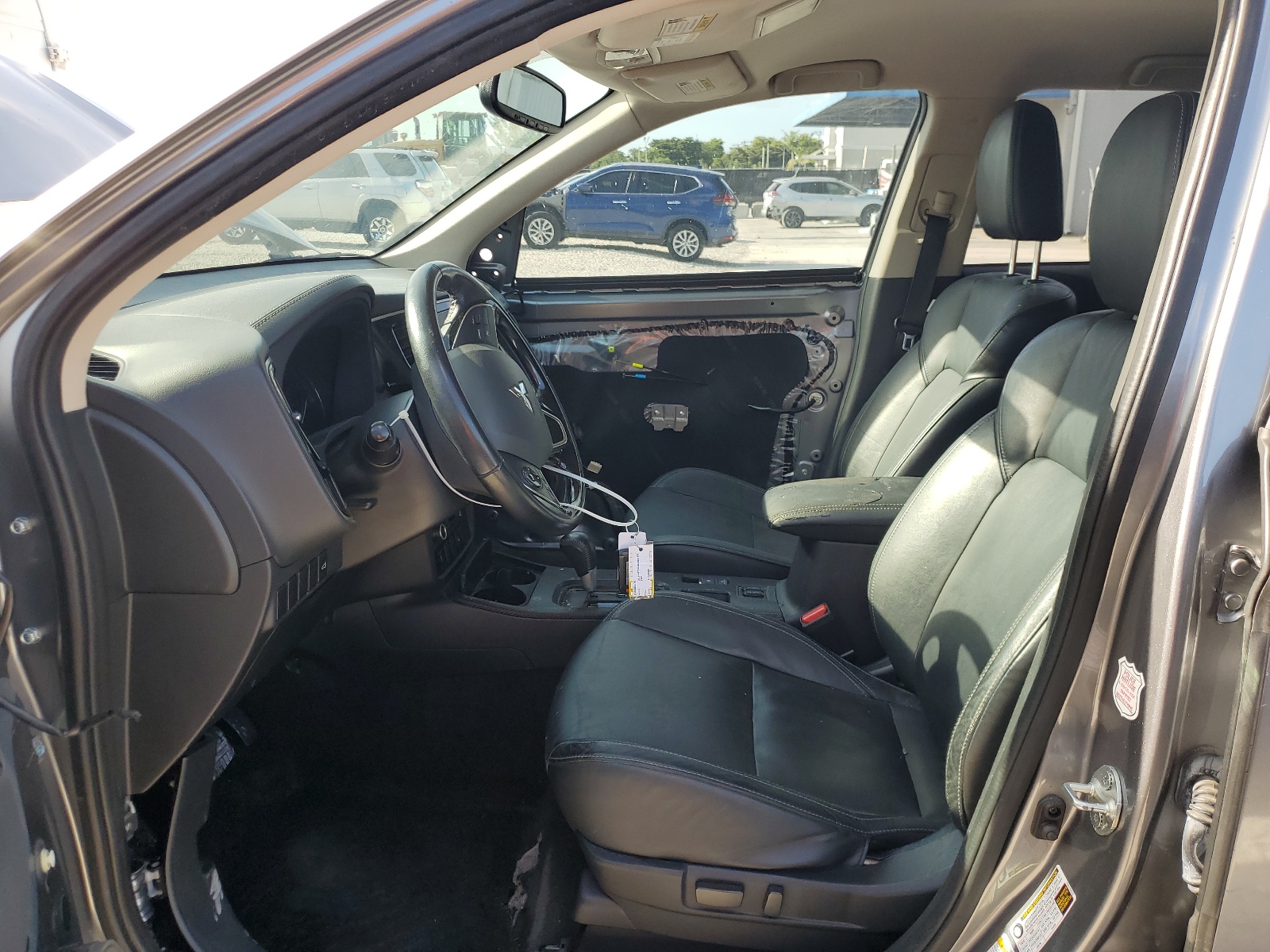 JA4AD3A34KZ018786 2019 Mitsubishi Outlander Se