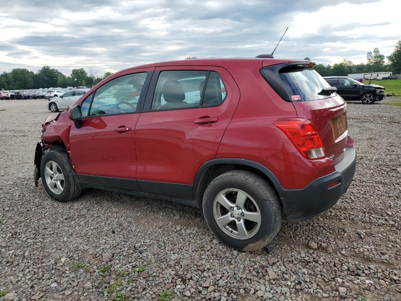 KL7CJPSB7FB261654 2015 CHEVROLET TRAX - Image 2