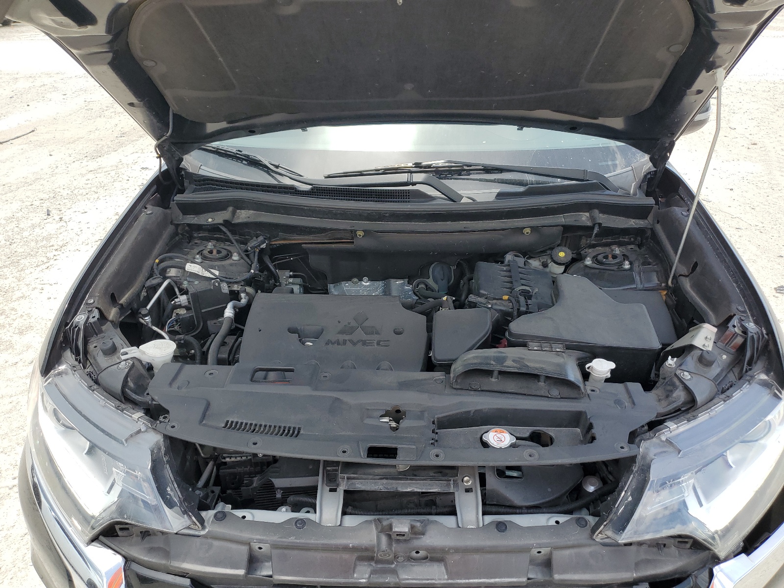 JA4AD3A31LZ038527 2020 Mitsubishi Outlander Se