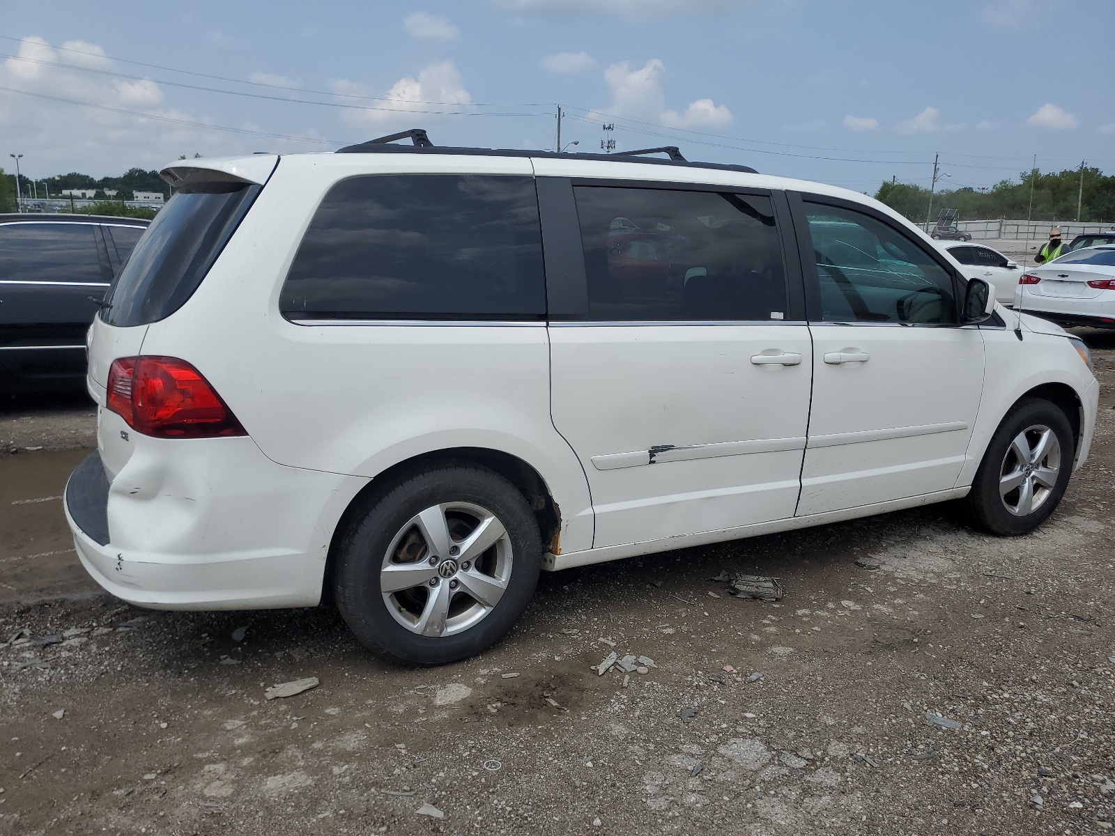 2V4RW3DG4BR738896 2011 Volkswagen Routan Se