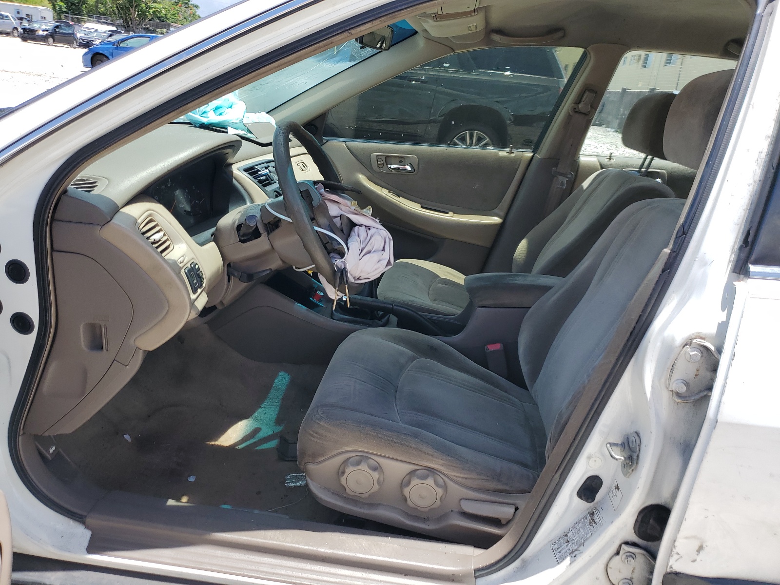 1HGCG5547YA125649 2000 Honda Accord Lx