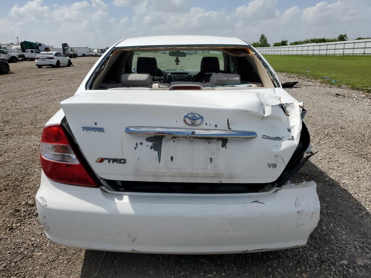 2003 Toyota Camry Le VIN: 4T1BF32K93U037709 Lot: 61458454