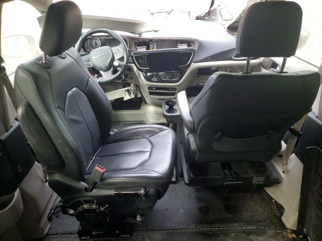 2018 Chrysler Pacifica - Image 8