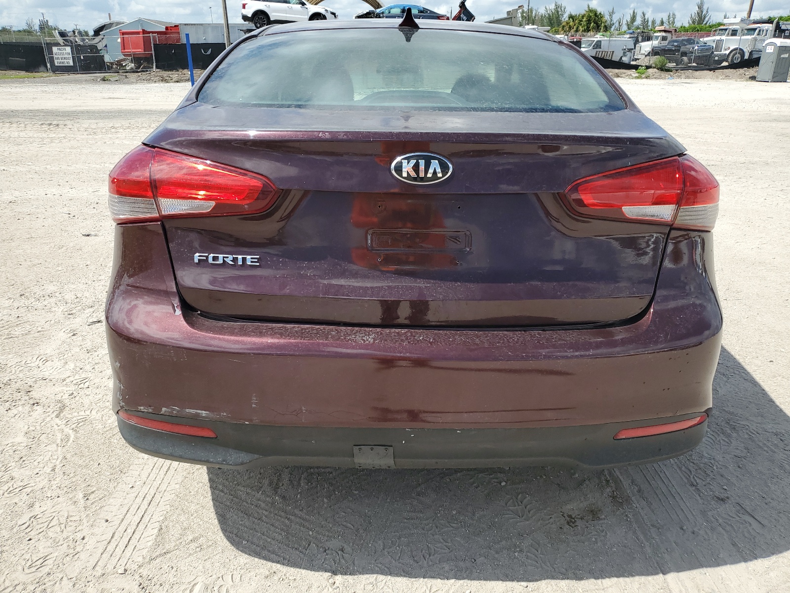 3KPFK4A79HE094650 2017 Kia Forte Lx