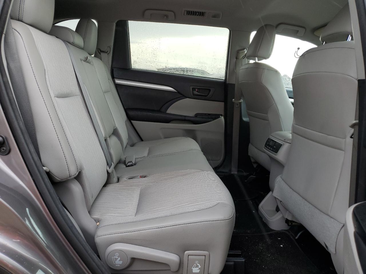 2016 Toyota Highlander Le VIN: 5TDBKRFH8GS338161 Lot: 63953354