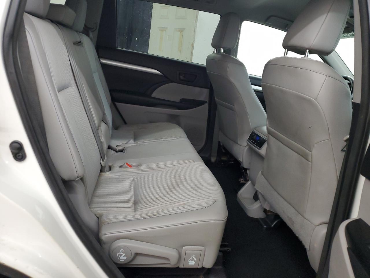 2014 Toyota Highlander Le VIN: 5TDBKRFH3ES004715 Lot: 64502164