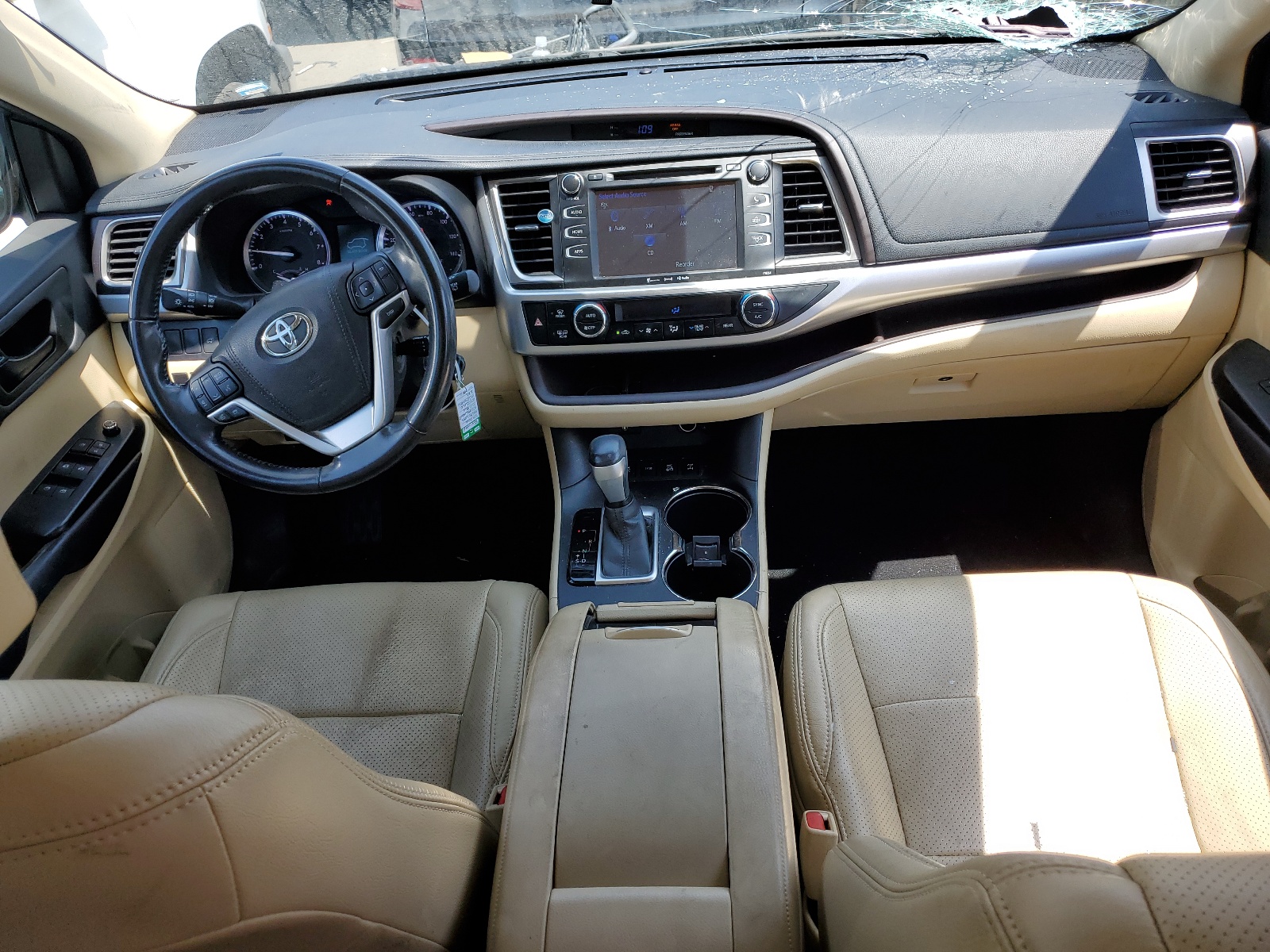 5TDBKRFH5GS354916 2016 Toyota Highlander Le