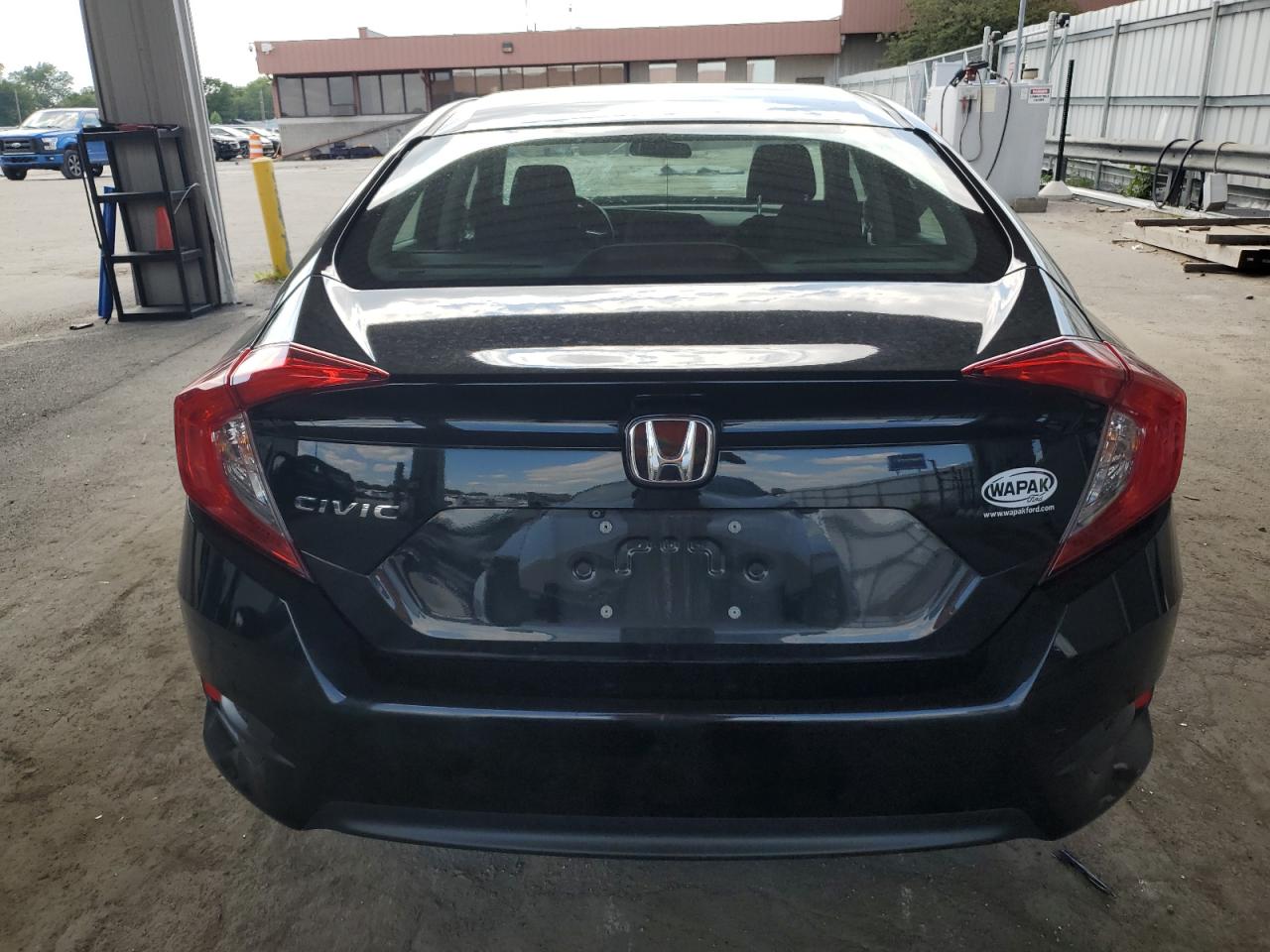 19XFC2F50JE010648 2018 Honda Civic Lx