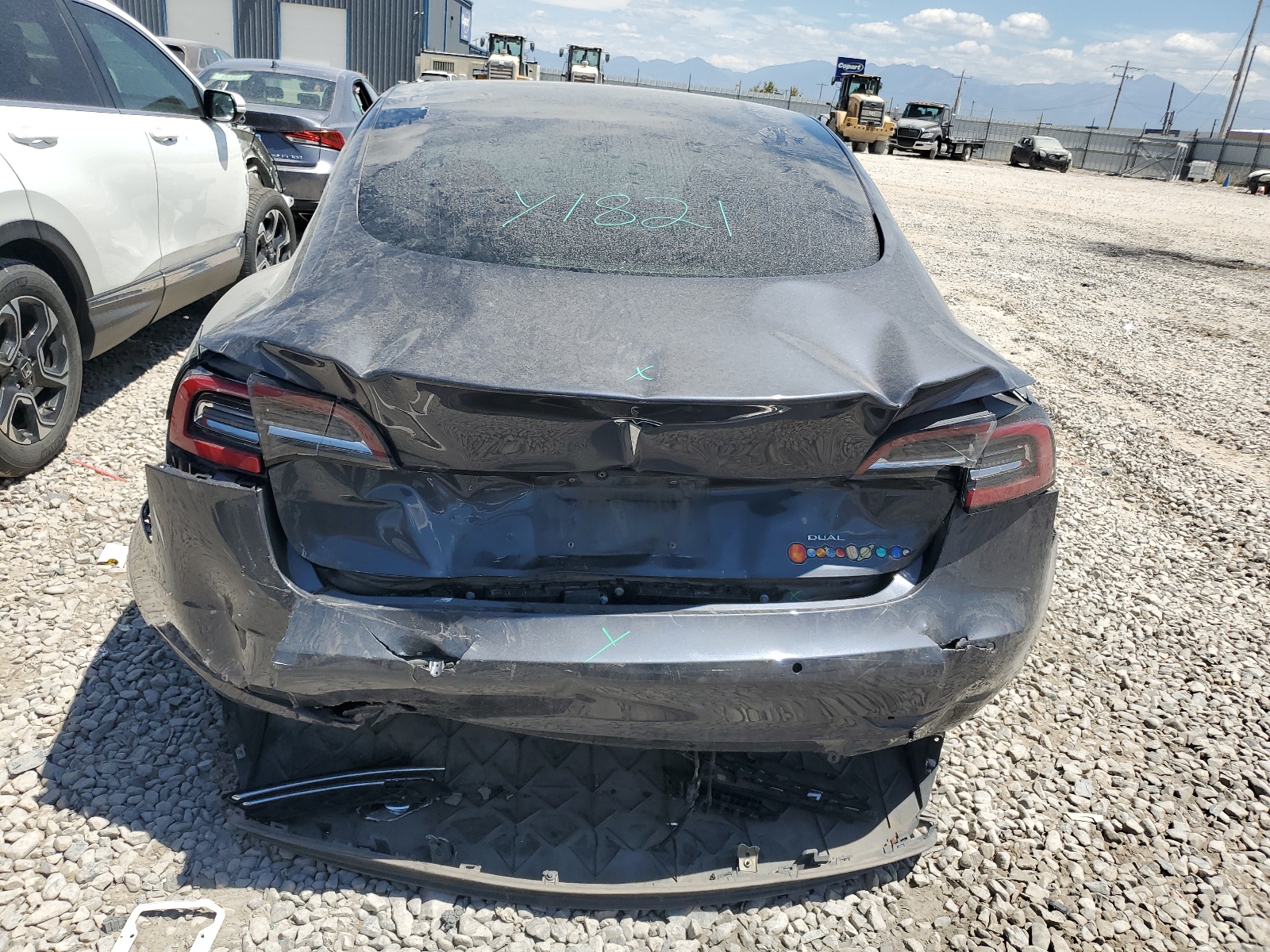 5YJ3E1EB9JF104200 2018 Tesla Model 3