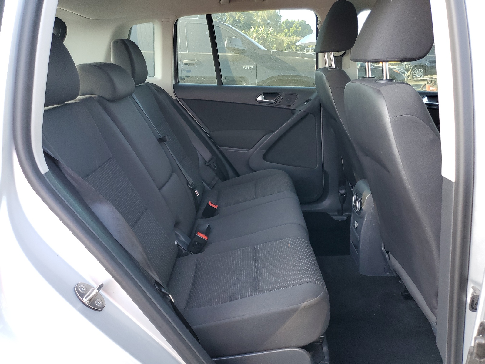 WVGAV7AX5FW572001 2015 Volkswagen Tiguan S