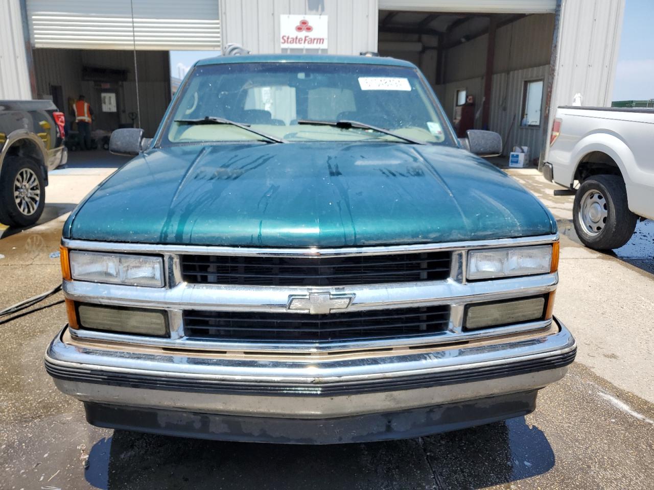 1998 Chevrolet Tahoe C1500 VIN: 1GNEC13R4WR131926 Lot: 61548494