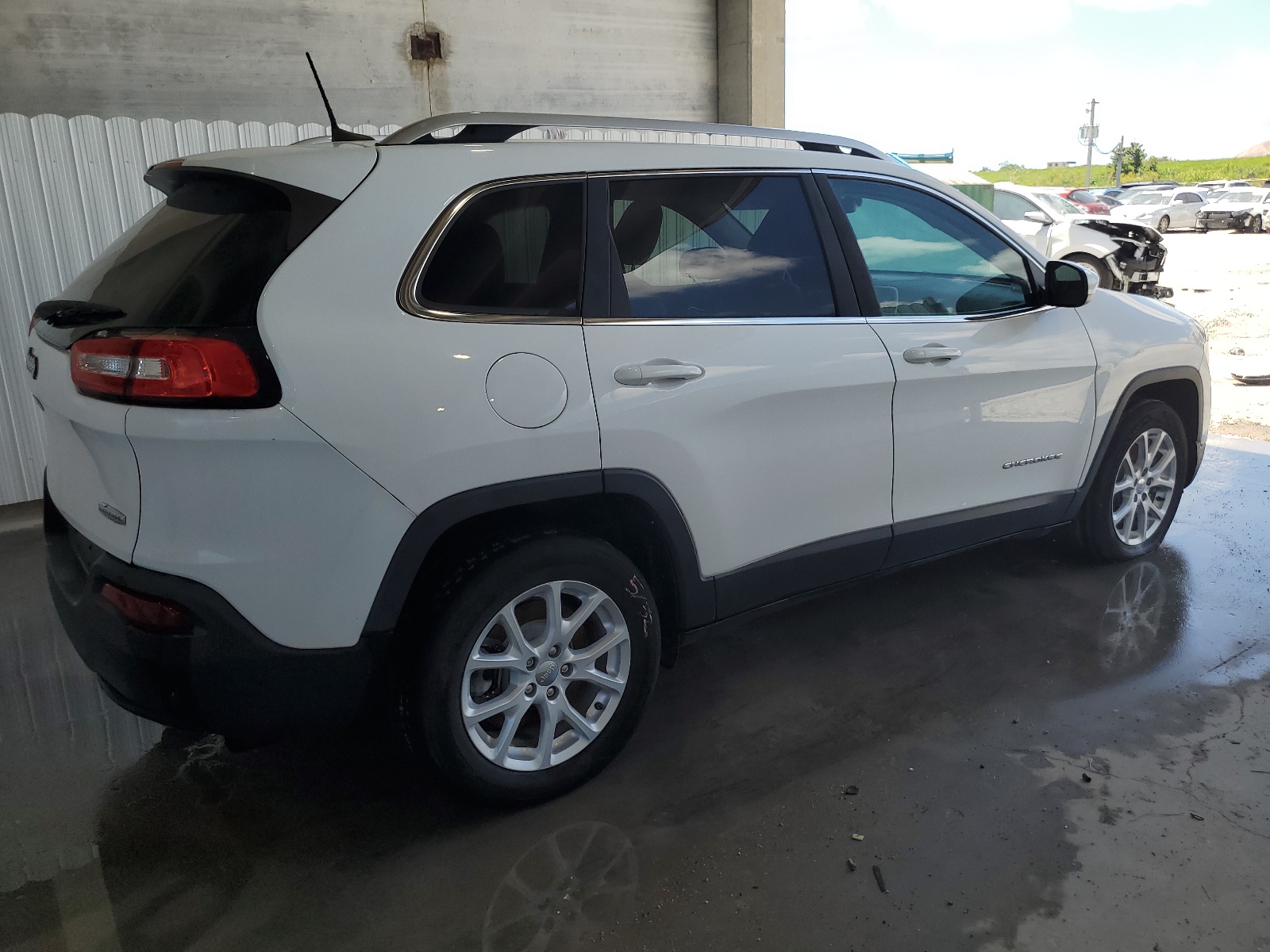 2018 Jeep Cherokee Latitude vin: 1C4PJLCX6JD524737