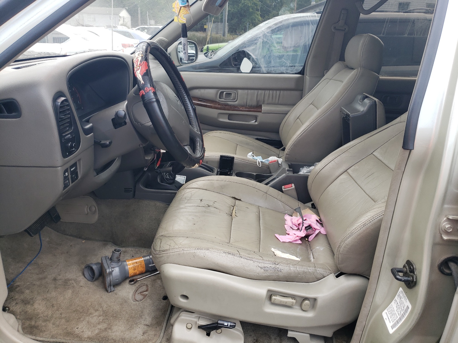 JNRAR05YXWW039581 1998 Infiniti Qx4