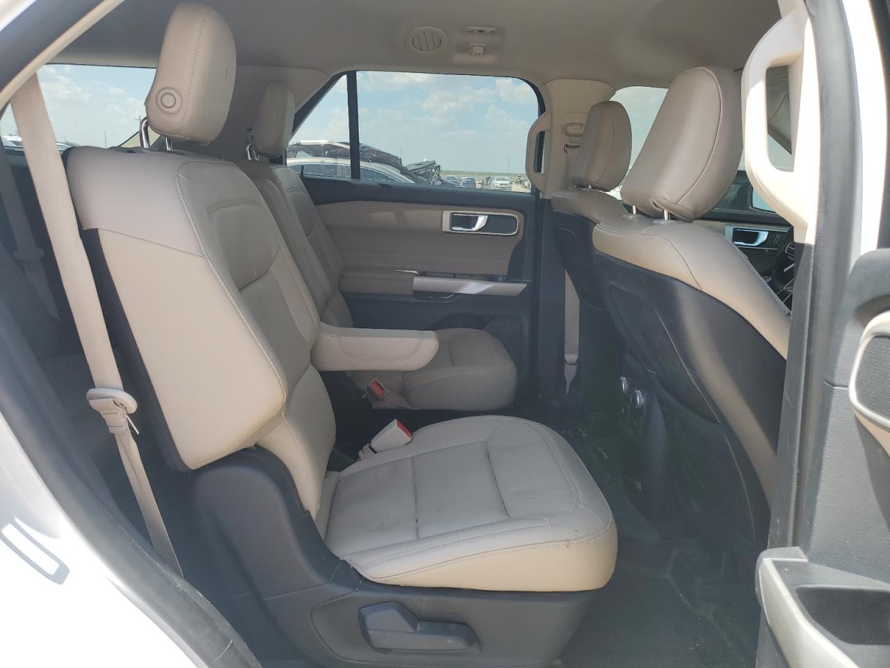 2020 Ford Explorer - Image 11