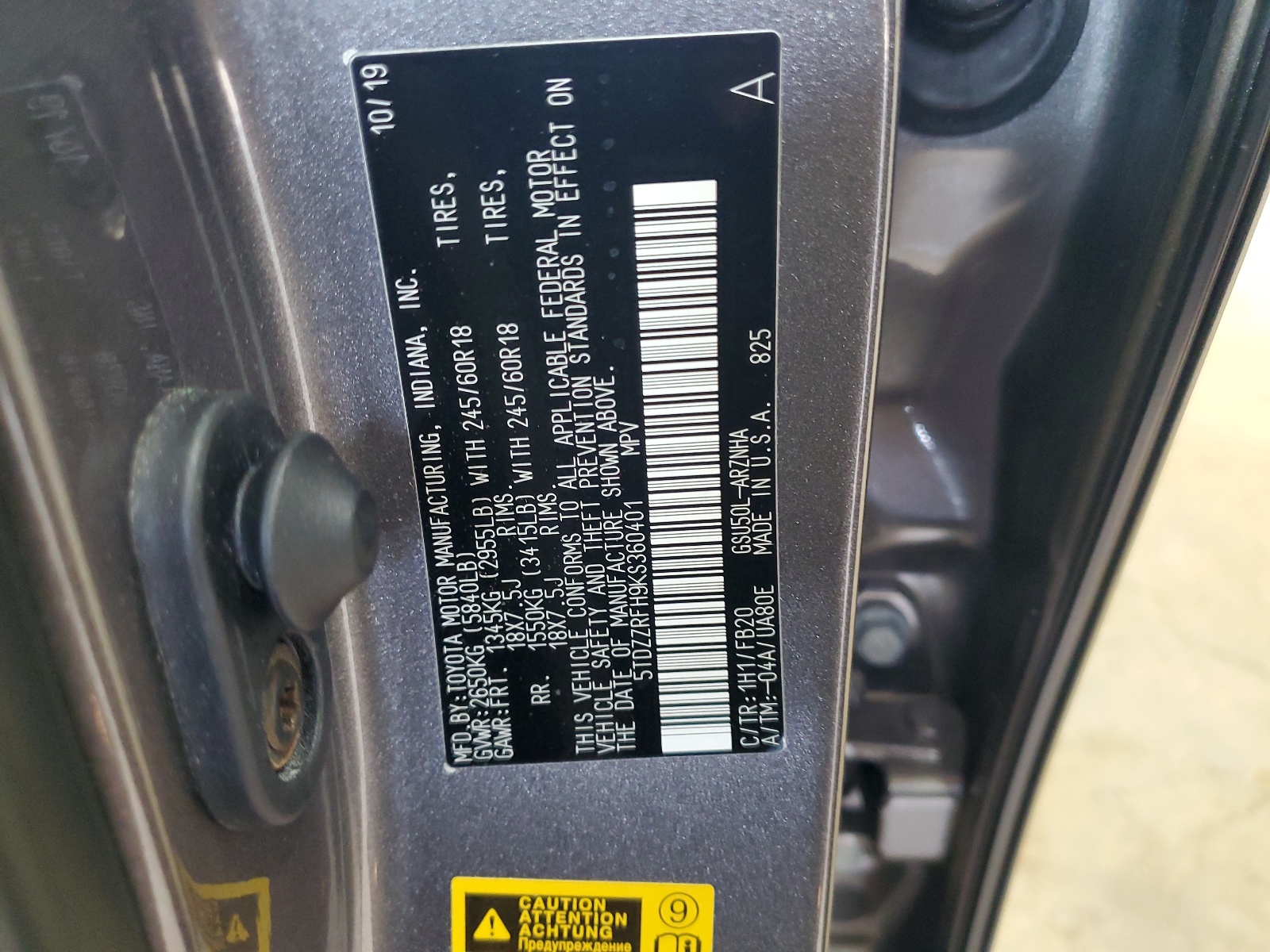 5TDZZRFH9KS360401 2019 Toyota Highlander Le