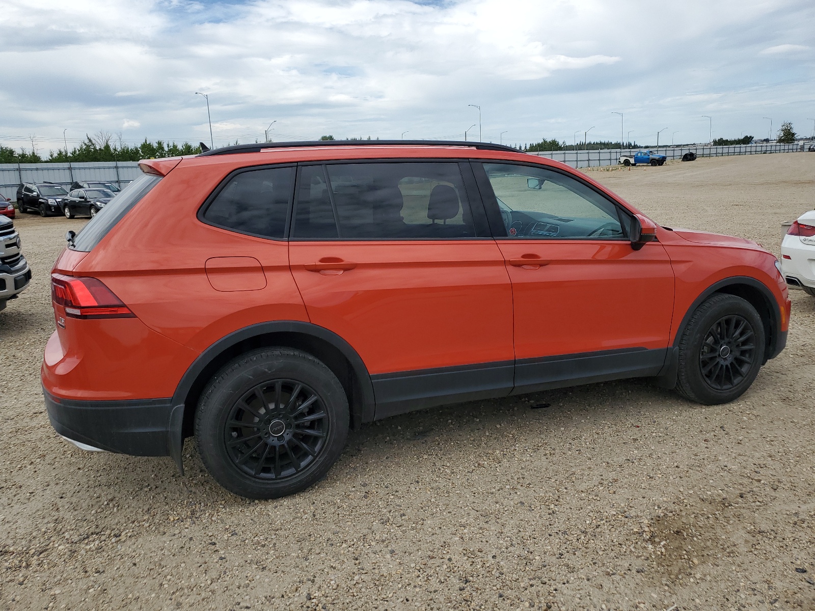 2018 Volkswagen Tiguan S vin: 3VV0B7AX2JM192911