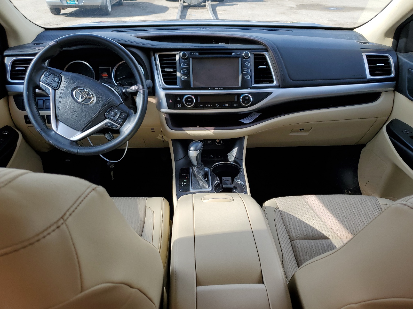 5TDBZRFHXHS405324 2017 Toyota Highlander Le