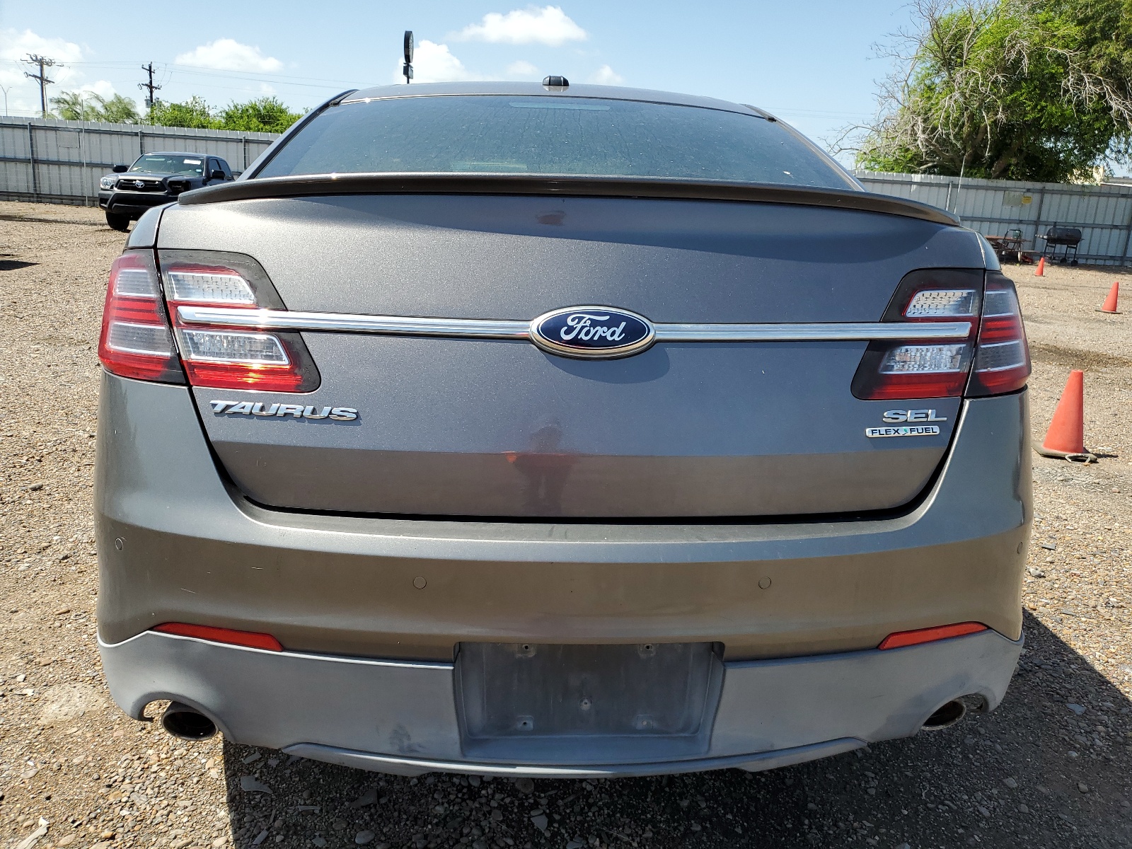 1FAHP2E89DG180817 2013 Ford Taurus Sel