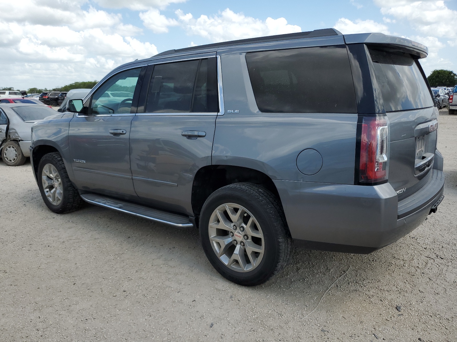 2020 GMC Yukon Sle vin: 1GKS1AKC2LR187068