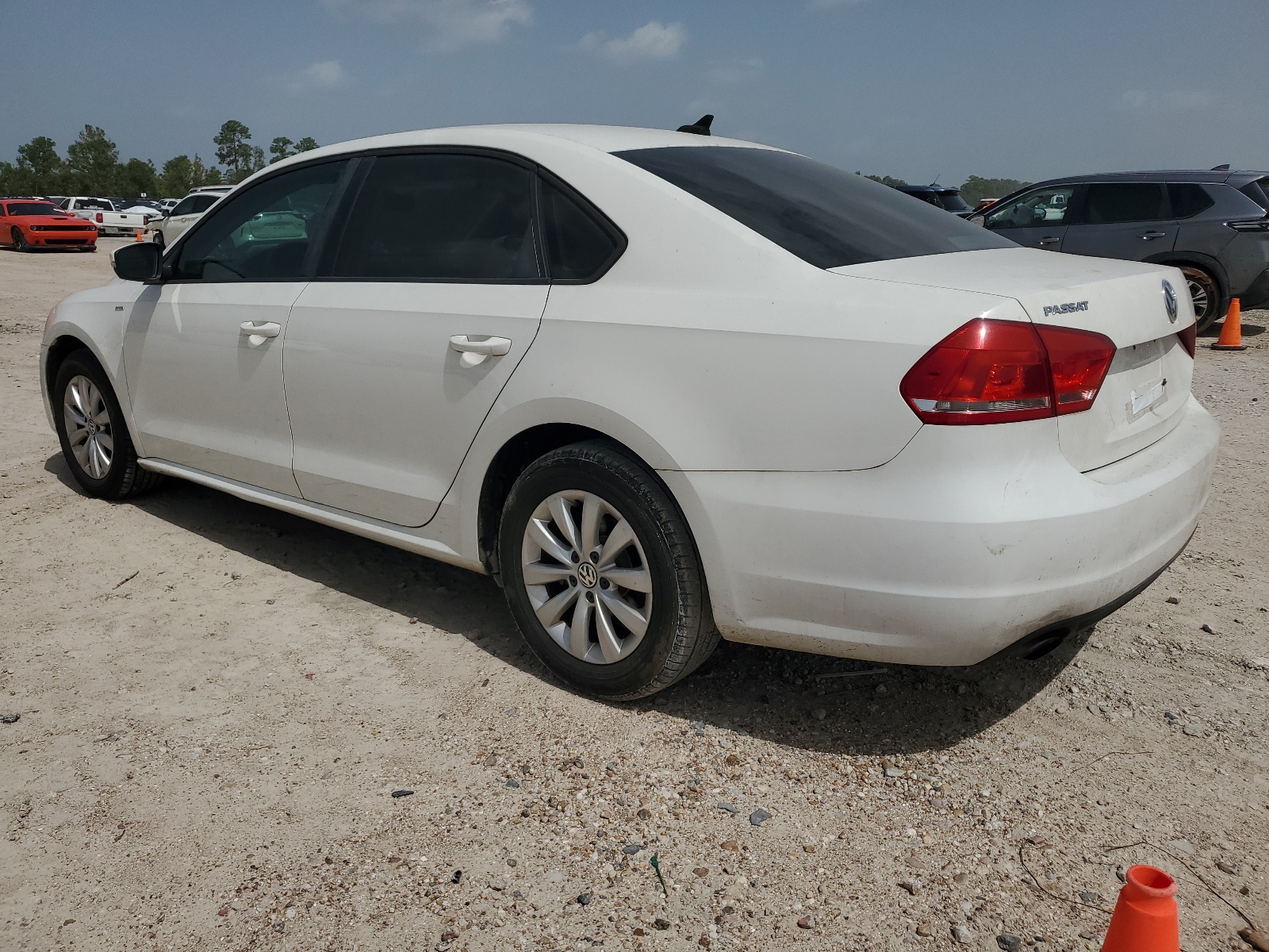 2014 Volkswagen Passat S vin: 1VWAT7A37EC074841