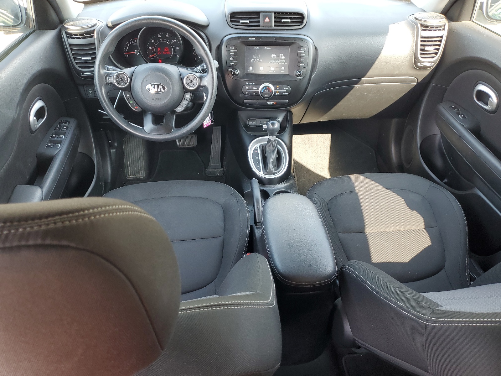 KNDJP3A58J7611284 2018 Kia Soul +