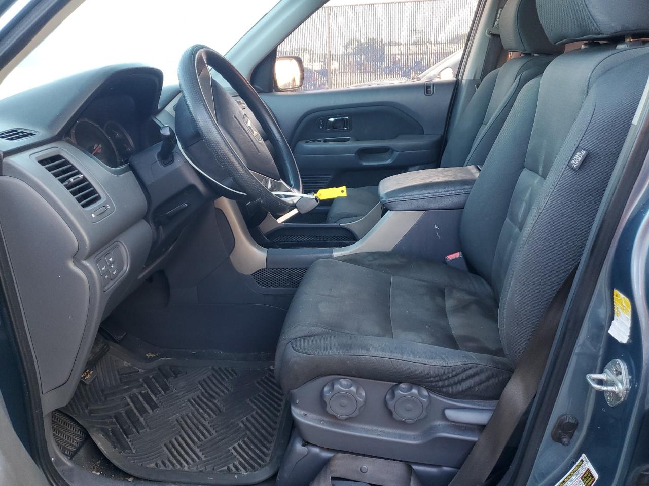 2007 Honda Pilot Lx VIN: 5FNYF18147B017920 Lot: 61641194