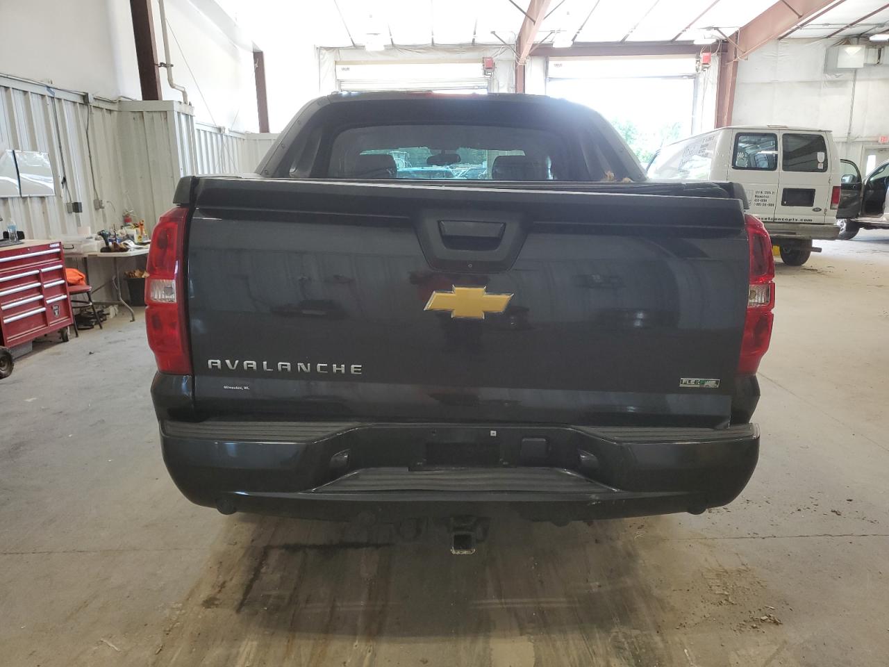 2010 Chevrolet Avalanche - Image 6
