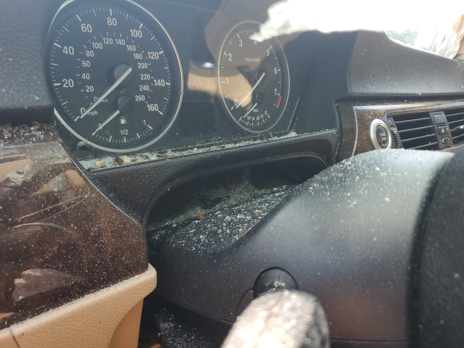 WBAVC93568KZ72921 2008 BMW 328 Xi