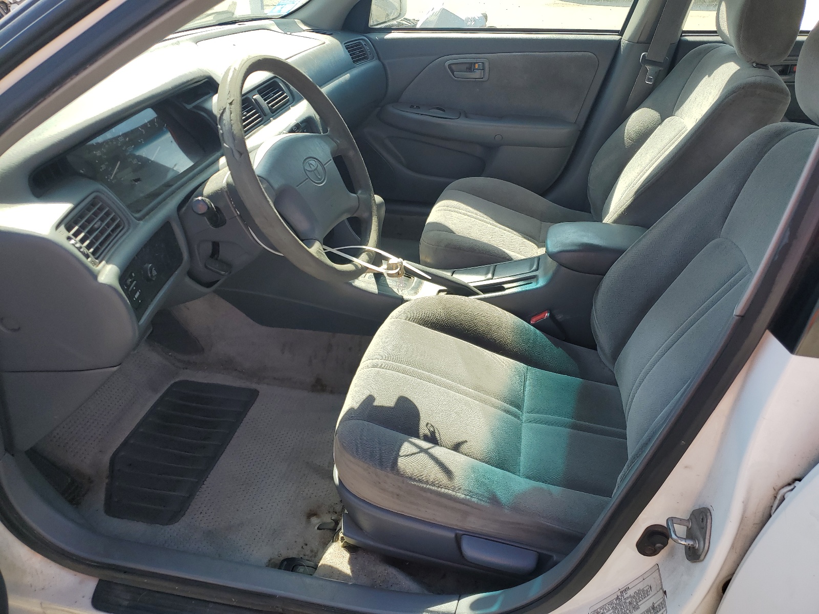 4T1BG22K2YU937317 2000 Toyota Camry Ce