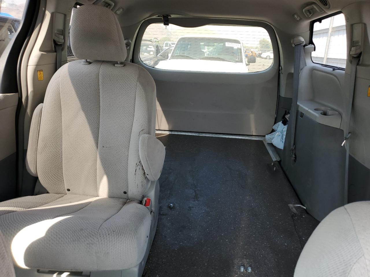 2012 Toyota Sienna - Image 10