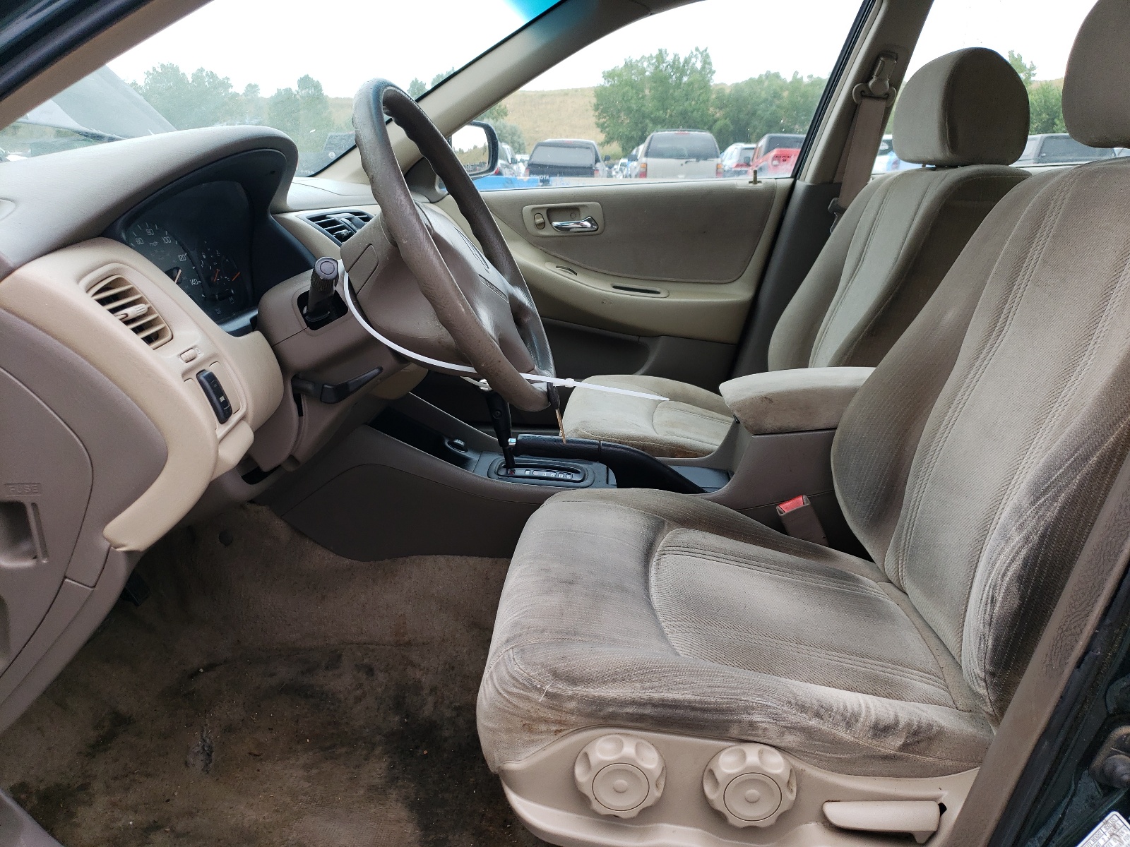 1HGCG6651YA000899 2000 Honda Accord Lx