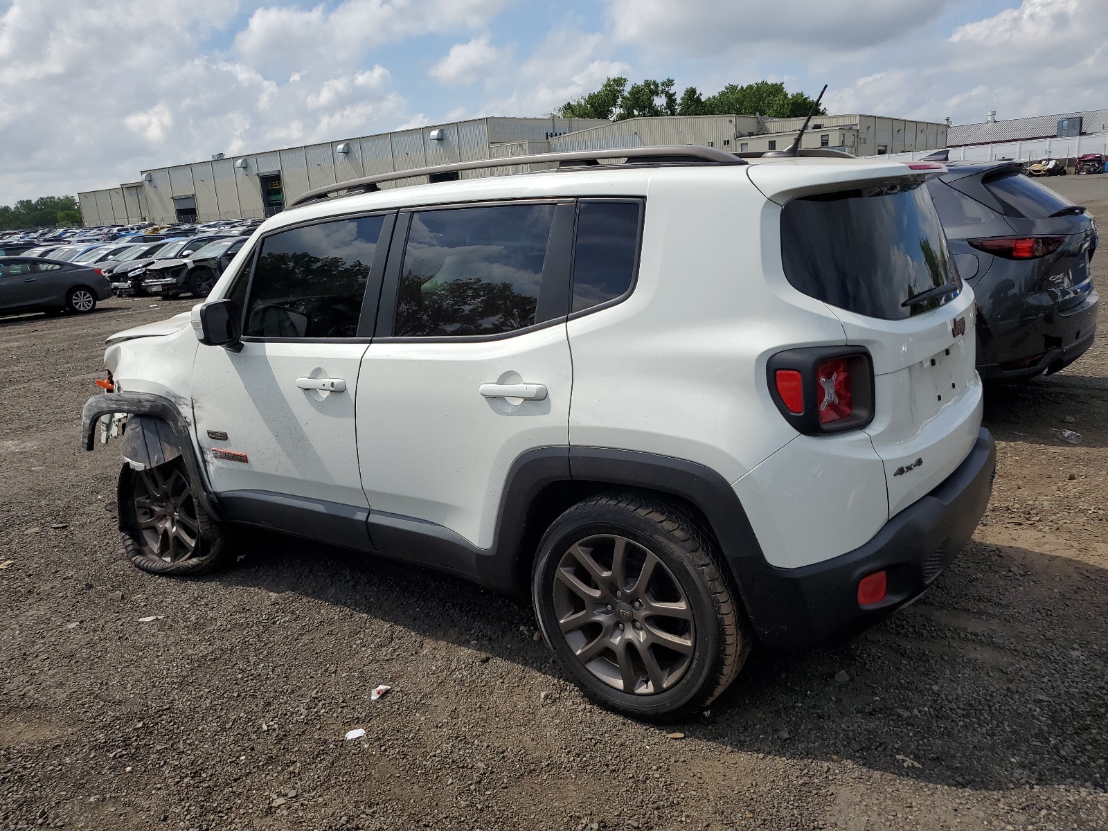 2016 Jeep Renegade Latitude vin: ZACCJBBT7GPE11722