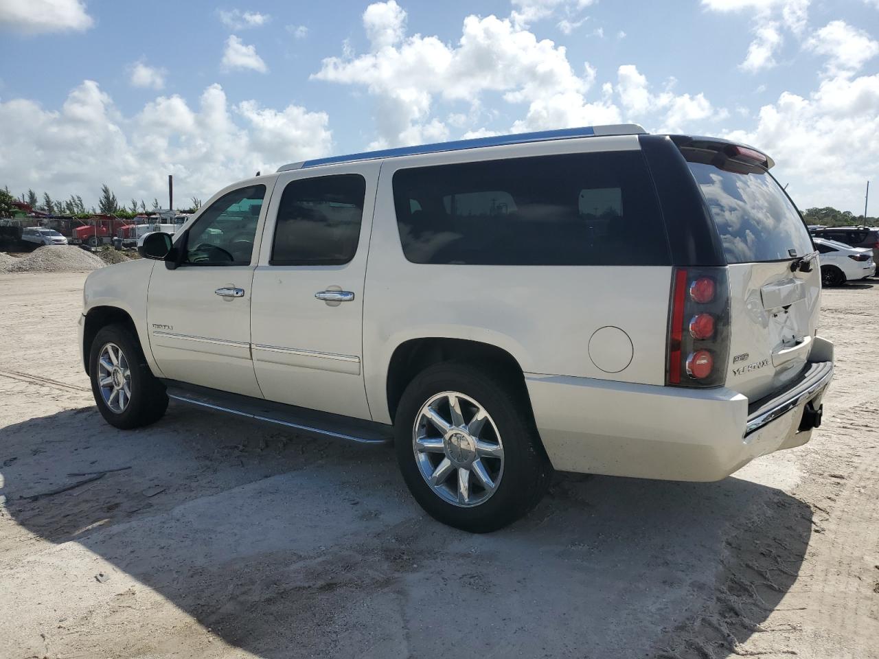 2010 GMC Yukon Xl Denali VIN: 1GKUCMEF1AR151833 Lot: 61304124