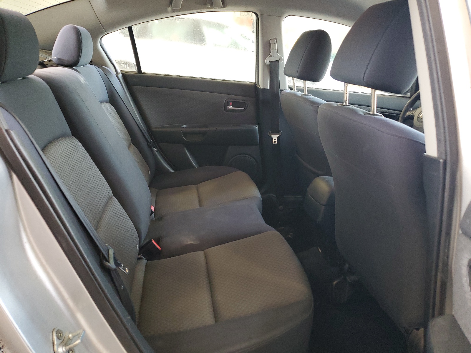 JM1BK12F251236886 2005 Mazda 3 I