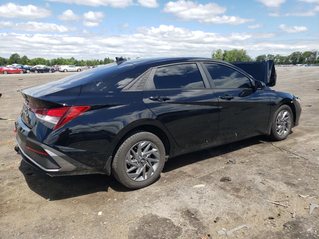 KMHLM4DG1RU734731 Hyundai Elantra SE 3