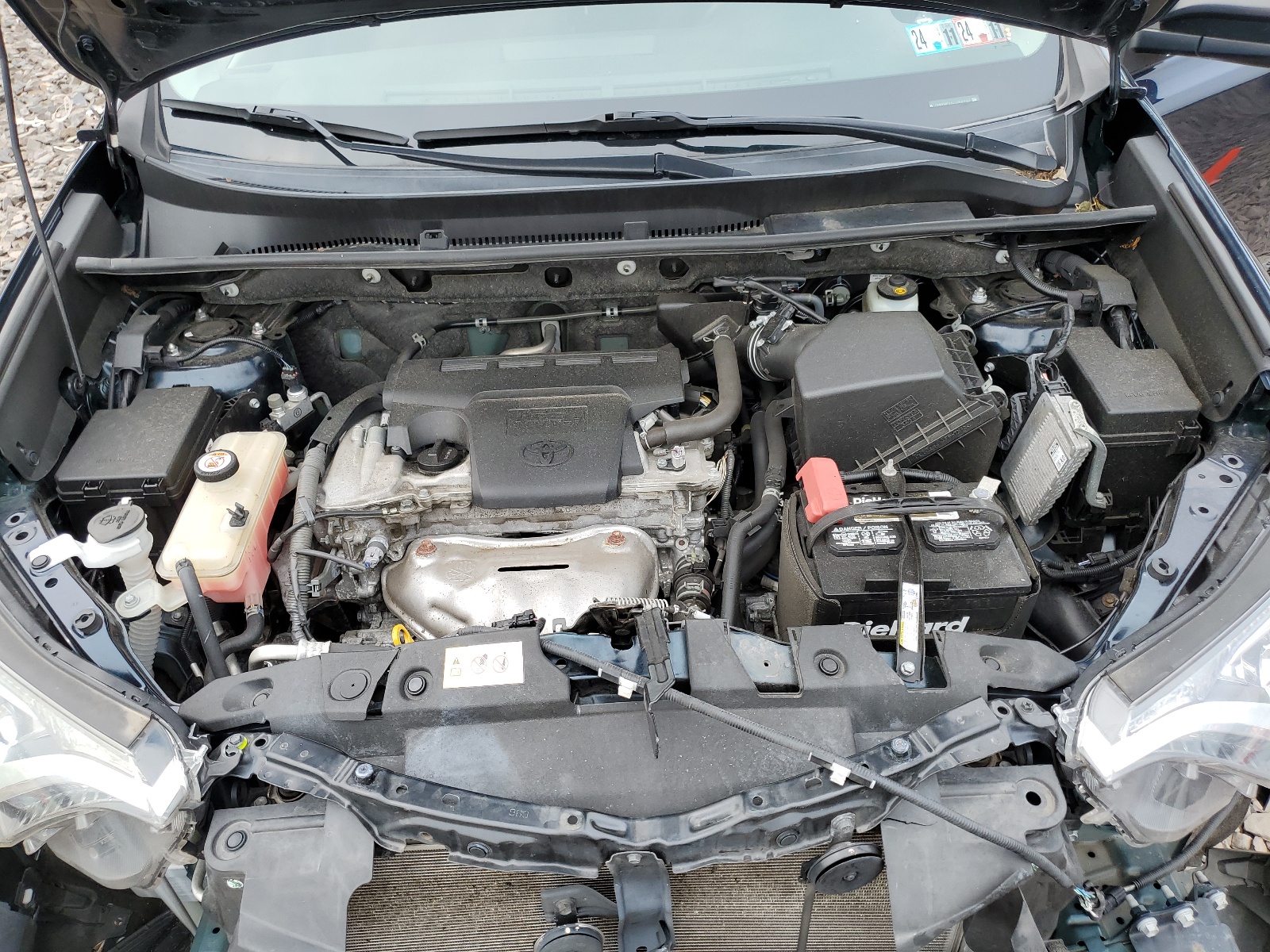 JTMBFREV6JJ206760 2018 Toyota Rav4 Le