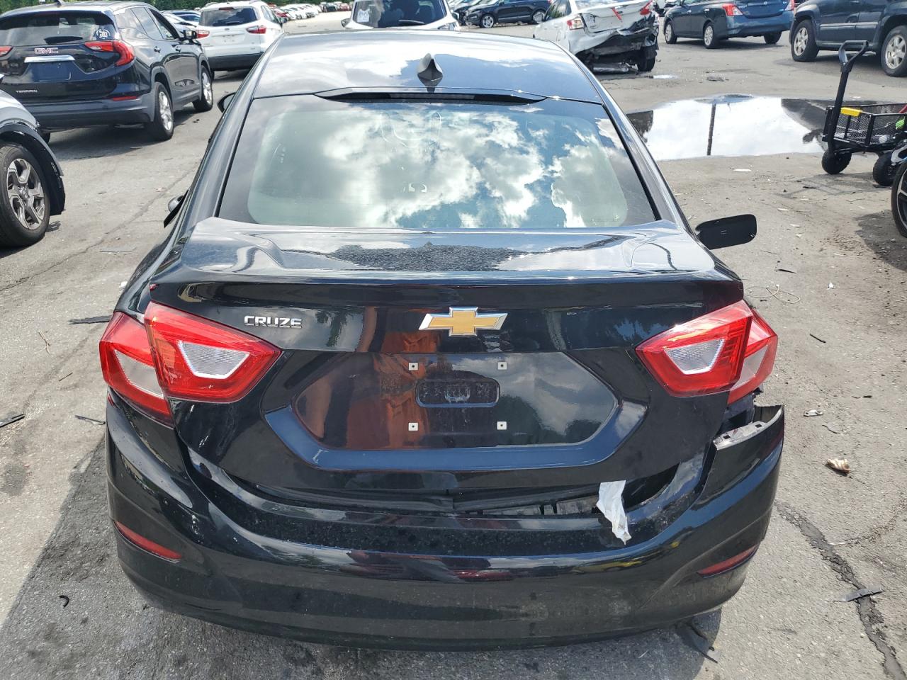 1G1BC5SM5J7122139 2018 Chevrolet Cruze Ls