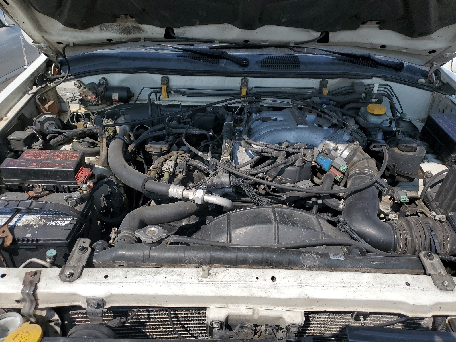 JNRAR07YXYW075903 2000 Infiniti Qx4