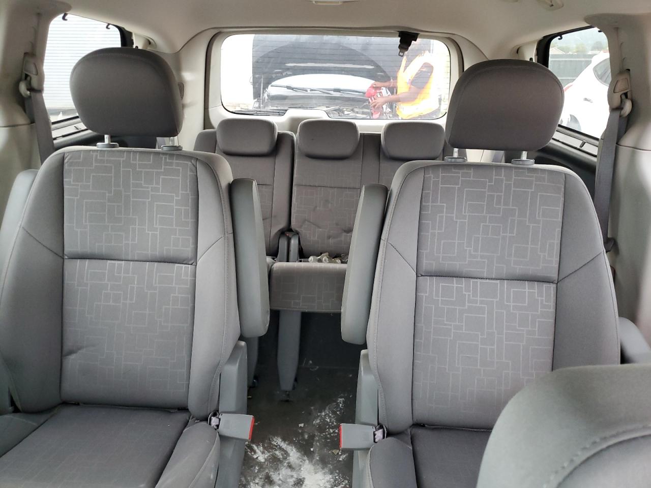 2009 Volkswagen Routan - Image 10