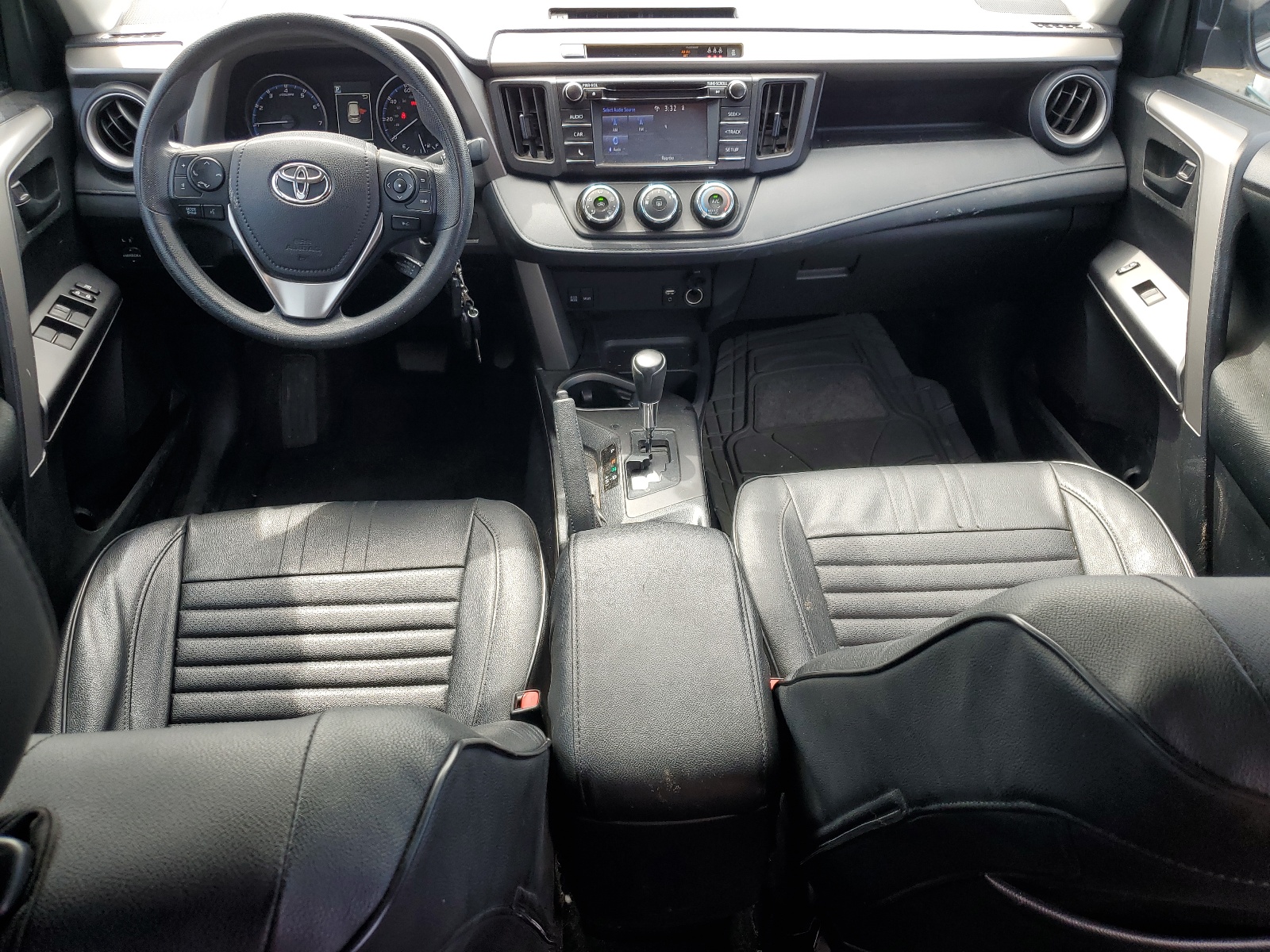 2T3ZFREV3HW395068 2017 Toyota Rav4 Le