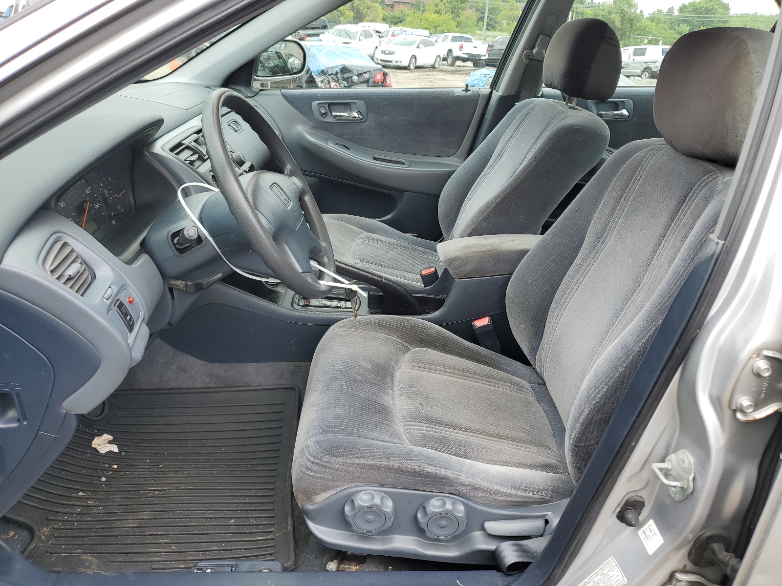 1HGCG6651XA153510 1999 Honda Accord Lx