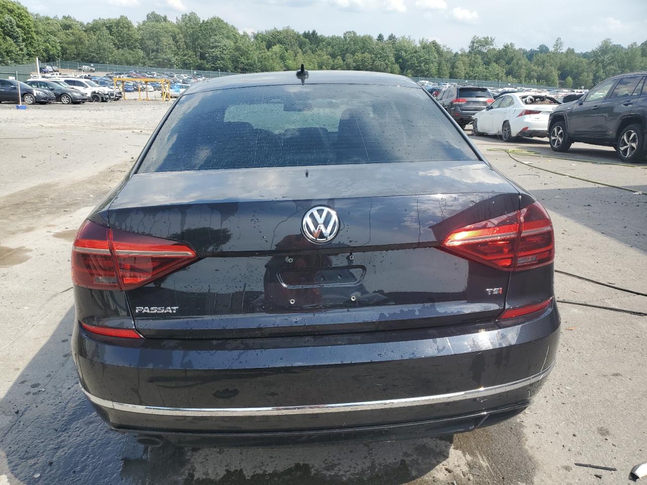 1VWAA7A31JC015932 2018 Volkswagen Passat S