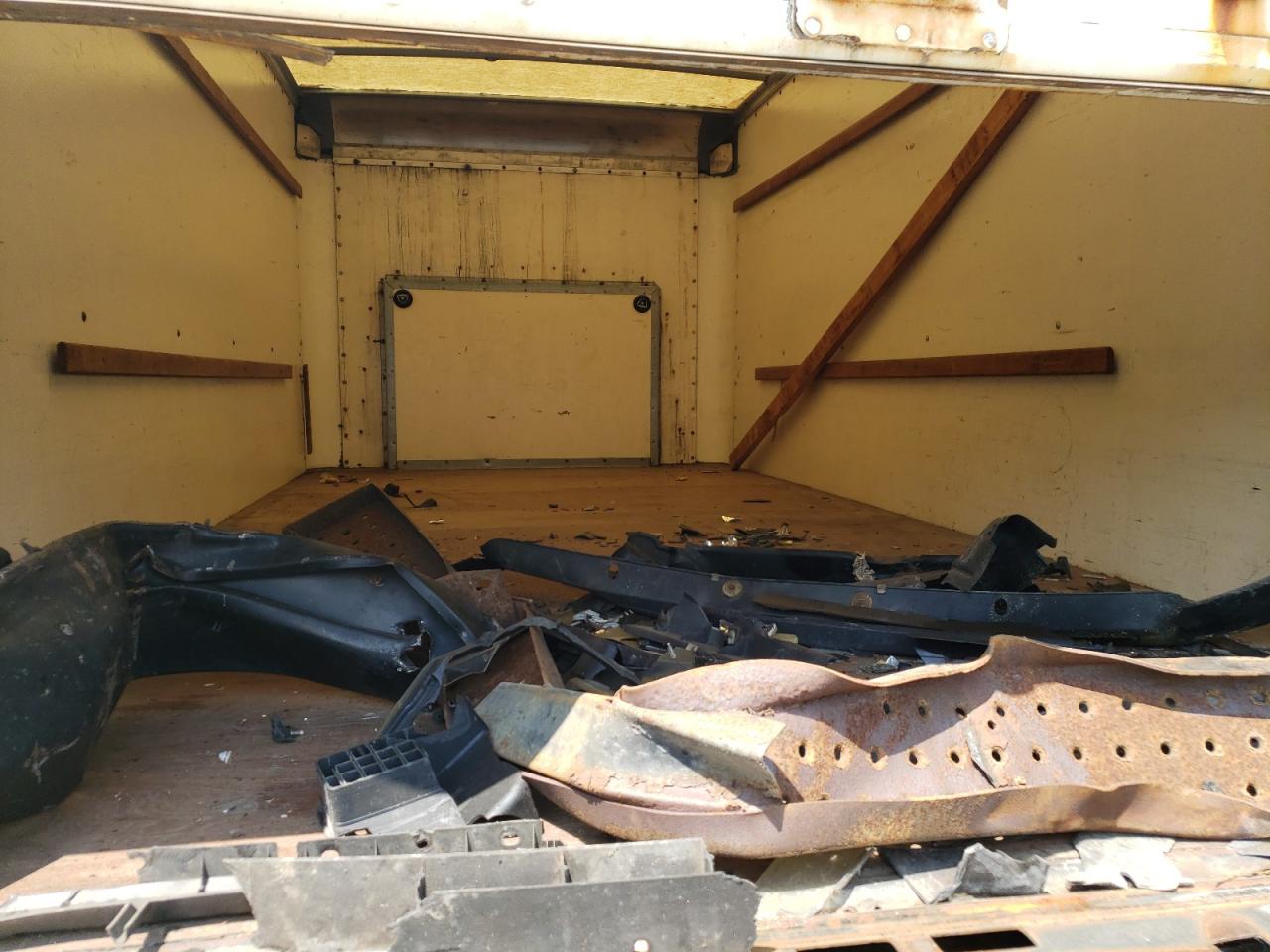 2010 Ford Econoline E350 Super Duty Cutaway Van VIN: 1FDWE3FL1ADA28328 Lot: 61770854