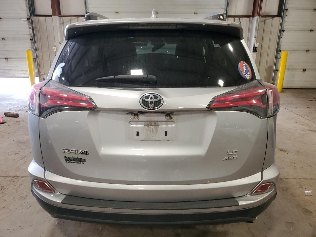 2018 Toyota Rav4 Le VIN: JTMBFREV0JJ208360 Lot: 65574814