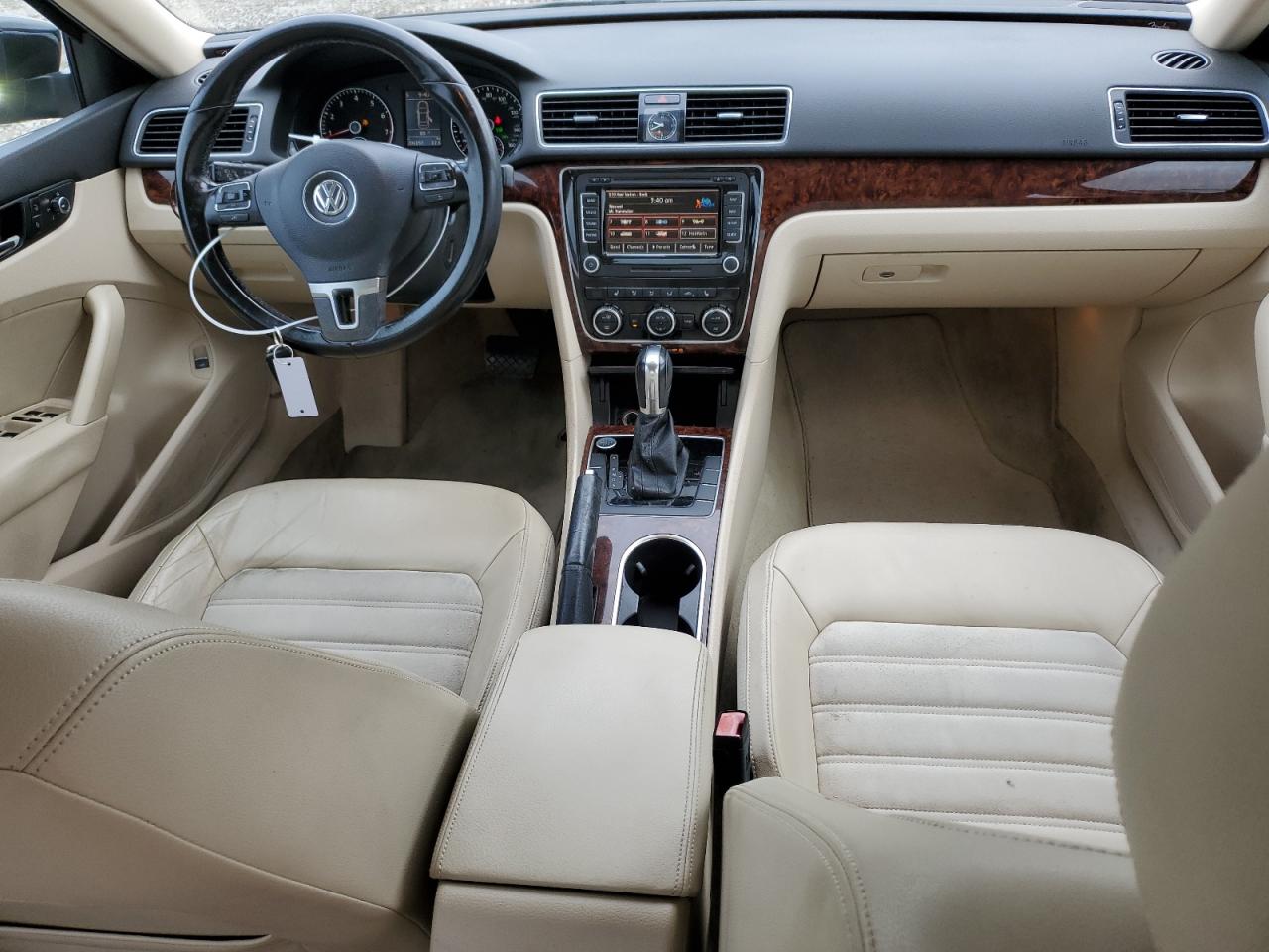 2013 Volkswagen Passat Sel VIN: 1VWCH7A35DC029065 Lot: 64450884