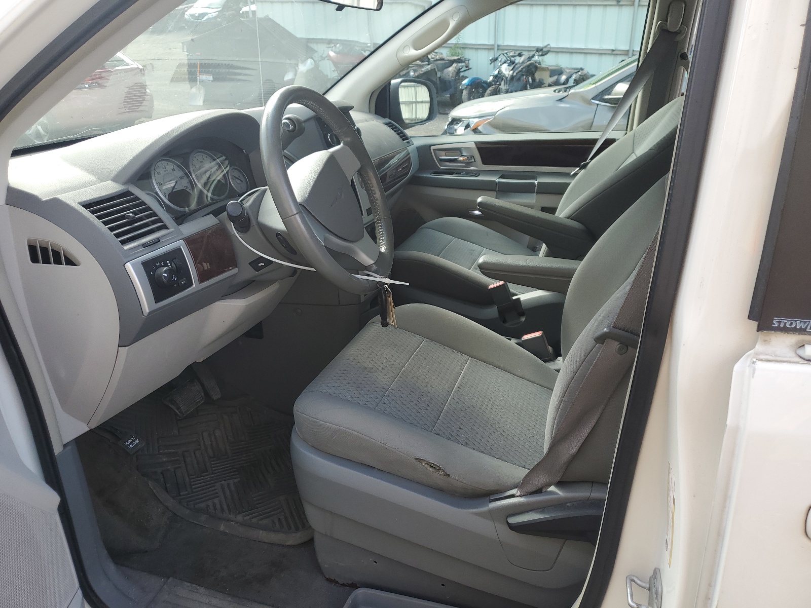 2A4RR5D17AR170581 2010 Chrysler Town & Country Touring